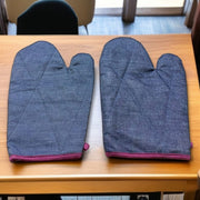 Quilted kitchen oven gloves for handling hot cookware